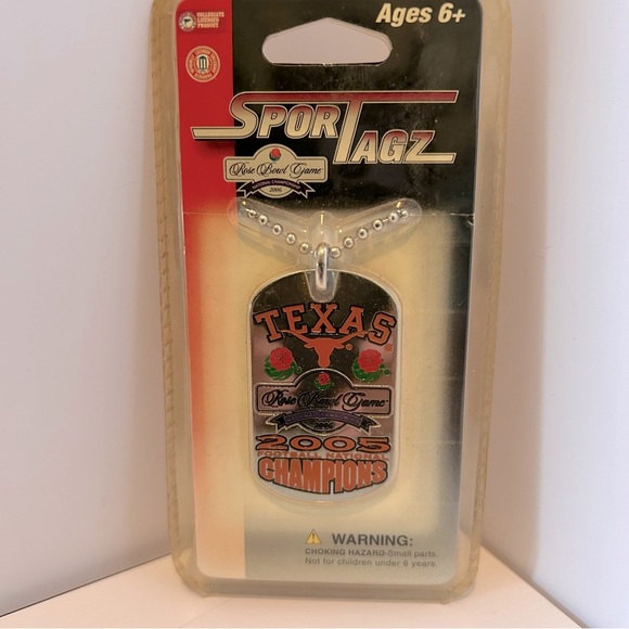 UT University Of Texas 2005 Champions Commemorative Necklace - Picture 3 of 3